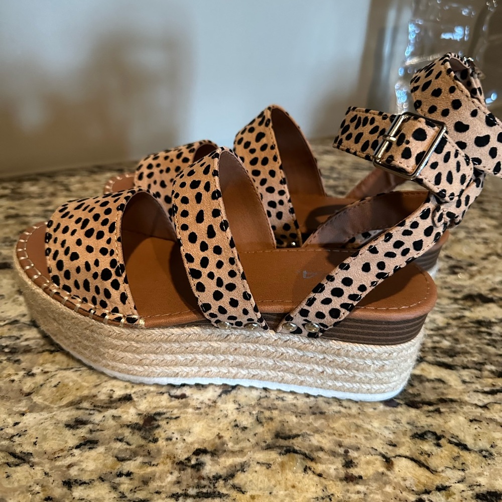 Leopard Flatform Sandals - Soda Brand - Size 7.5 (worn twice)